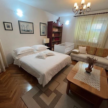 Apartman Mladenka Supetar Exteriér fotografie