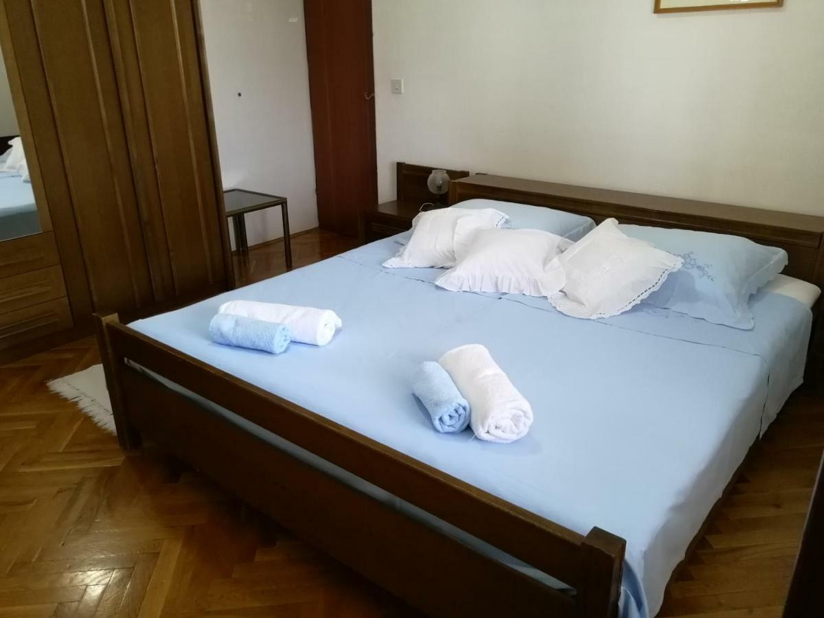 Apartman Mladenka Supetar Exteriér fotografie