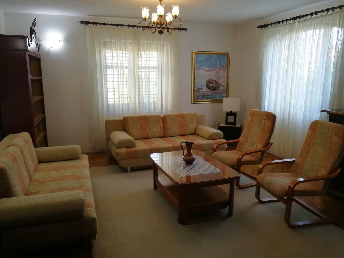 Apartman Mladenka Supetar Exteriér fotografie