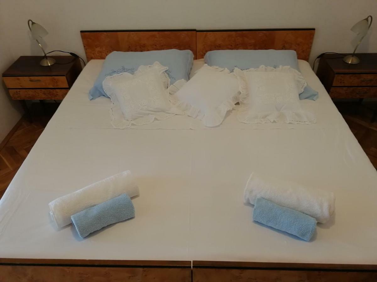 Apartman Mladenka Supetar Exteriér fotografie