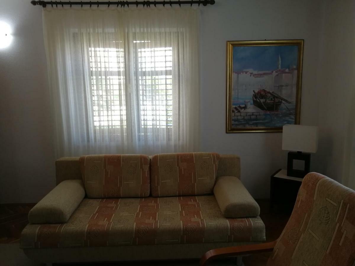 Apartman Mladenka Supetar Exteriér fotografie