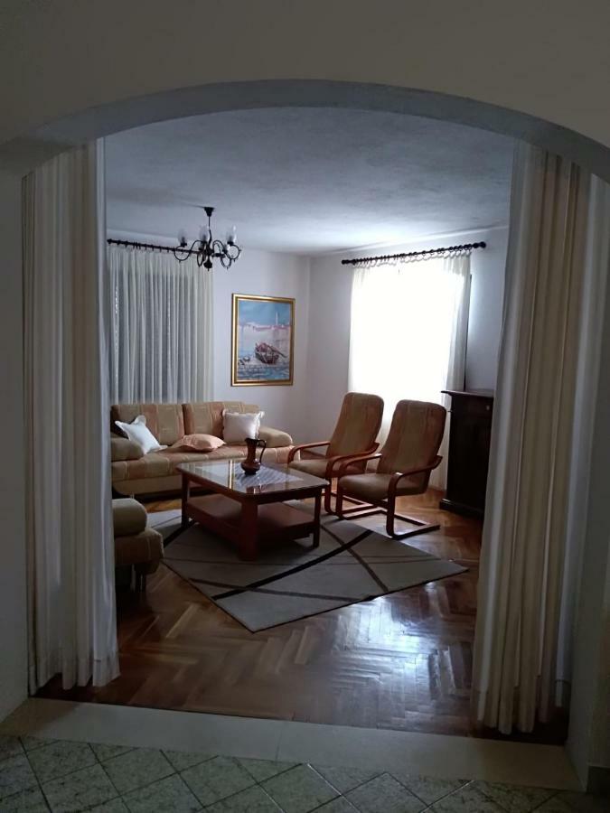 Apartman Mladenka Supetar Exteriér fotografie